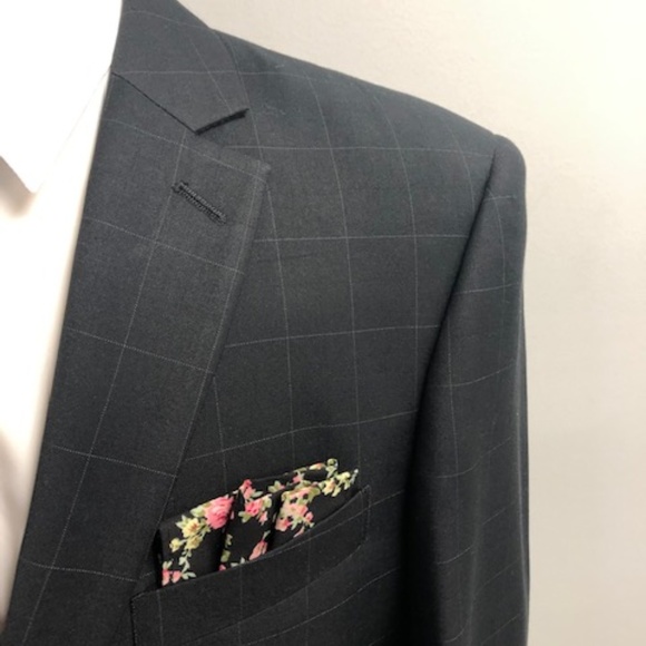 Suit - Picture 2 of 6